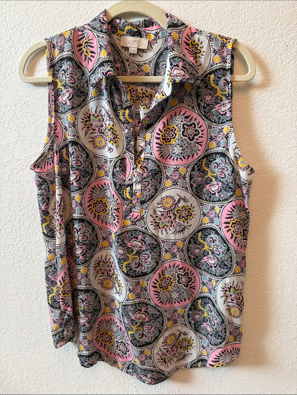 LOFT Pink, Black & White Sleeveless Printed Collared Shell